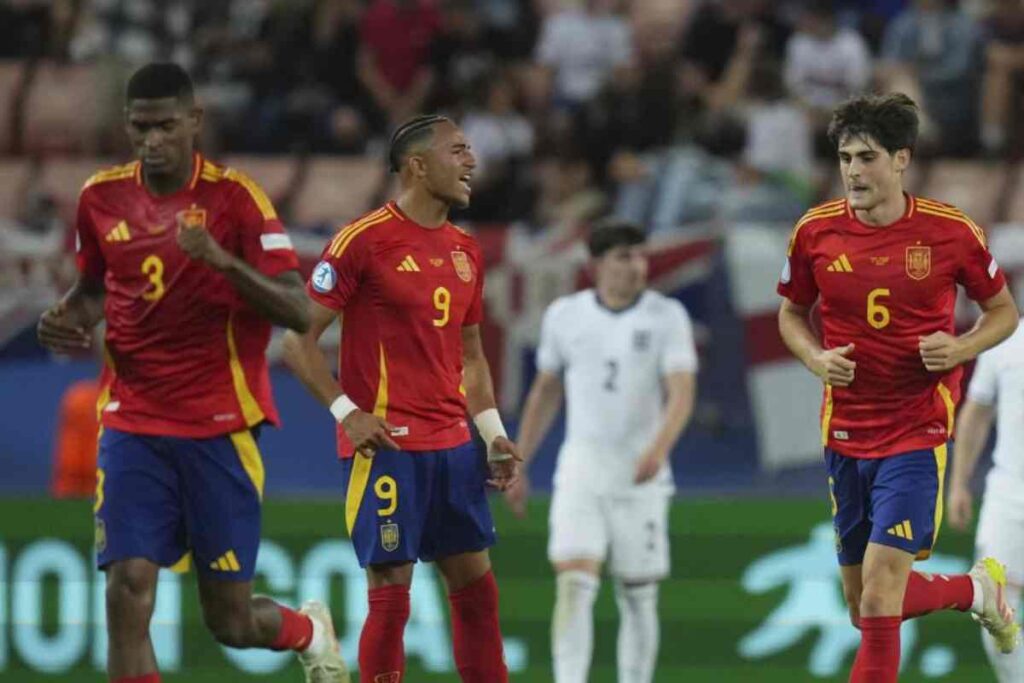 Javi Guerra con la Spagna