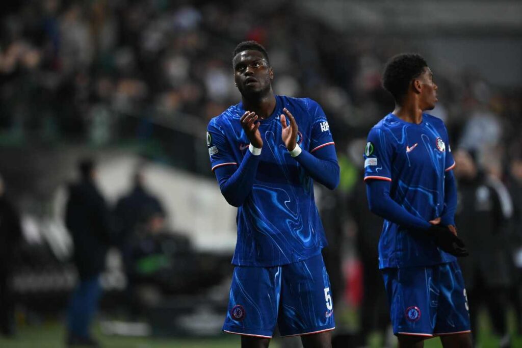 Badiashile saluta il pubblico