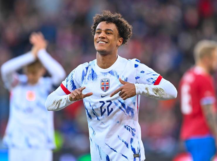 Bobb esulta dopo una rete