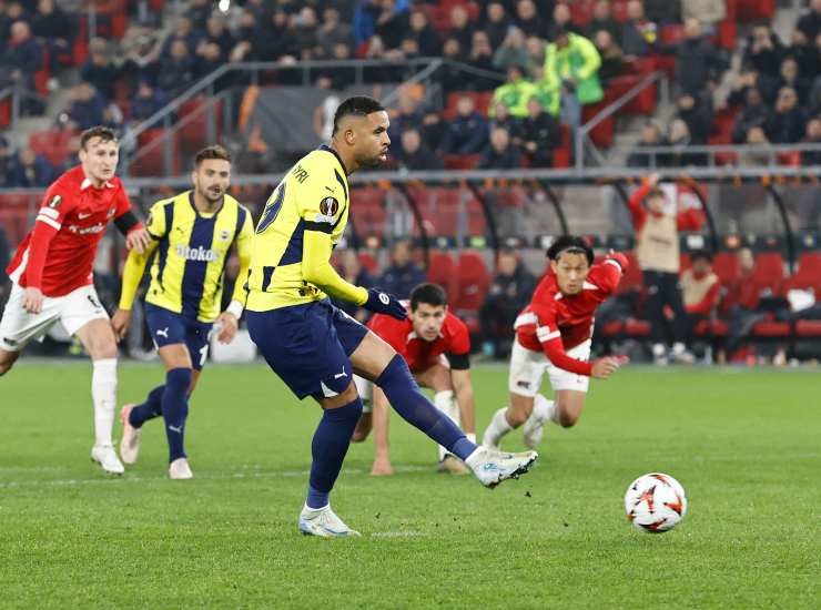 En-Nesyri calcia un rigore