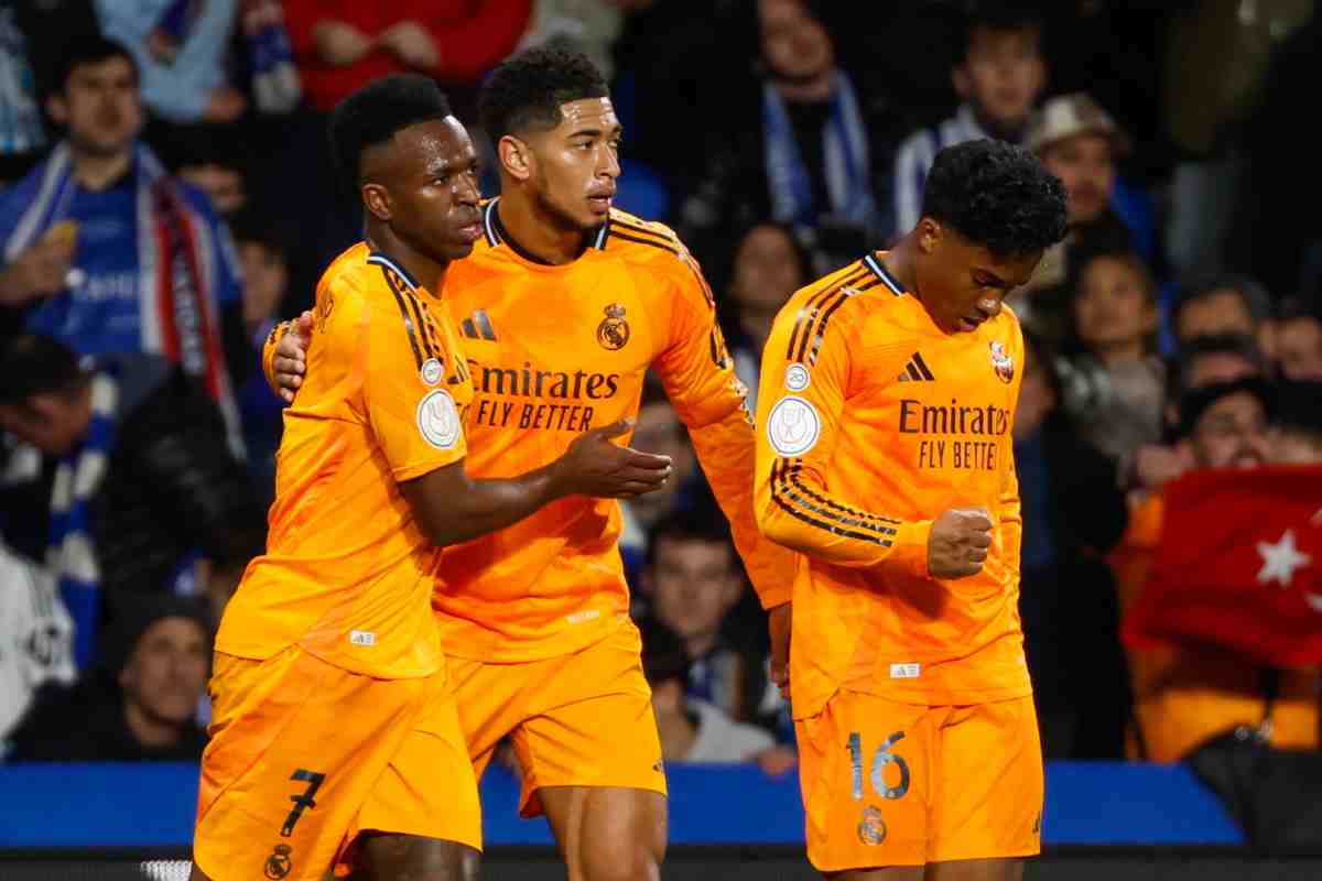 Endrick esulta con i compagni