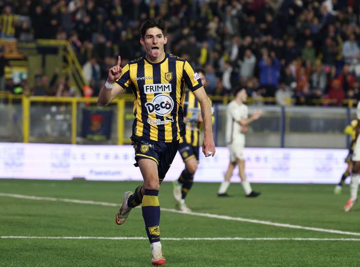 Fortini esulta dopo una rete