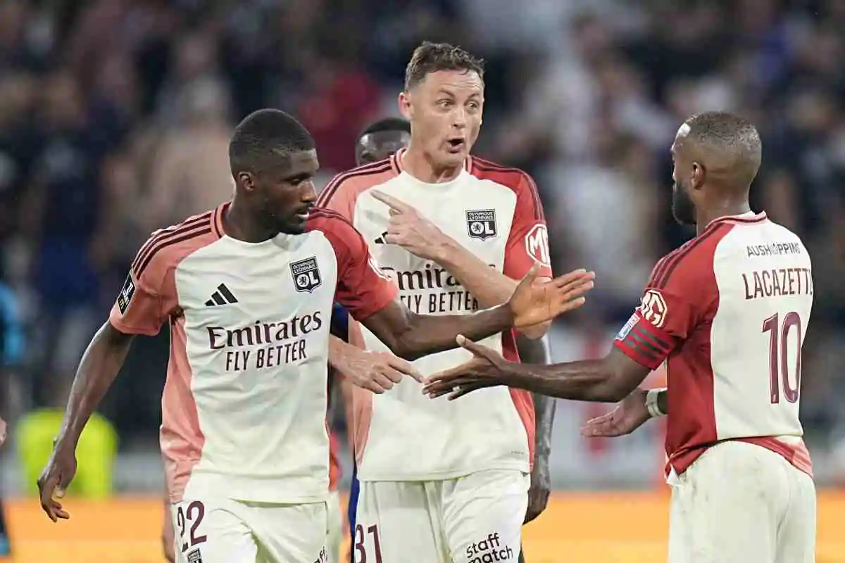 Matic insieme ai compagni