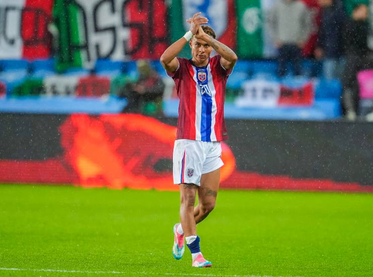 Nusa applaude il pubblico