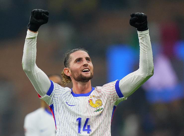 Rabiot esulta con i tifosi