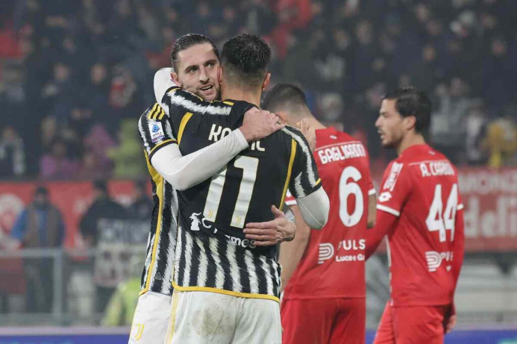 Rabiot abbraccia Kostic