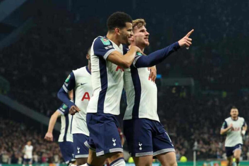 Werner esulta con un compagno