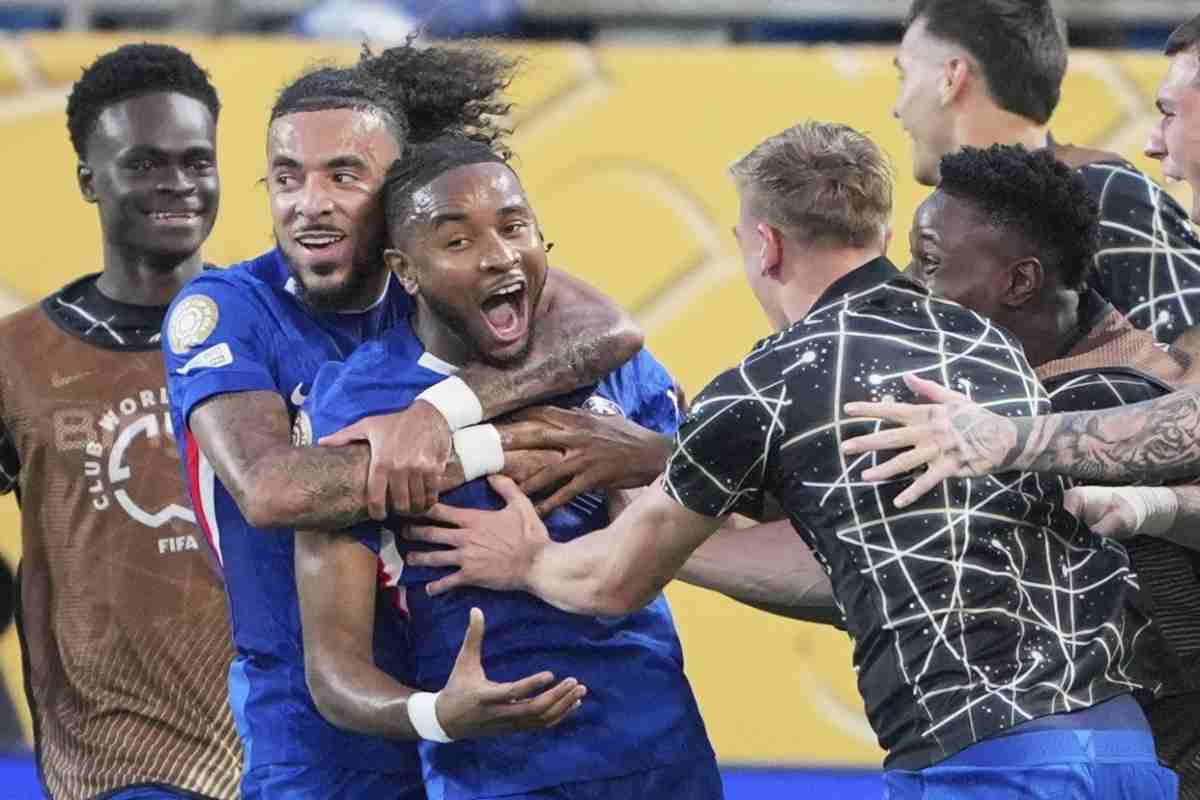 Nkunku esulta dopo un gol