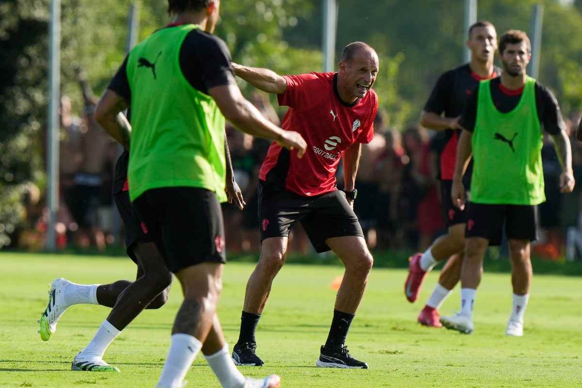 Allegri in campo con il Milan