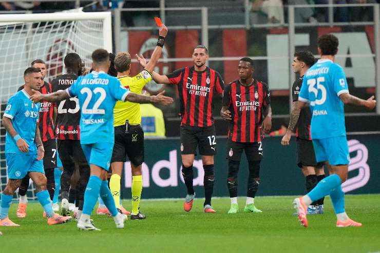 Espulsione Estupinán in campo contro il Napoli