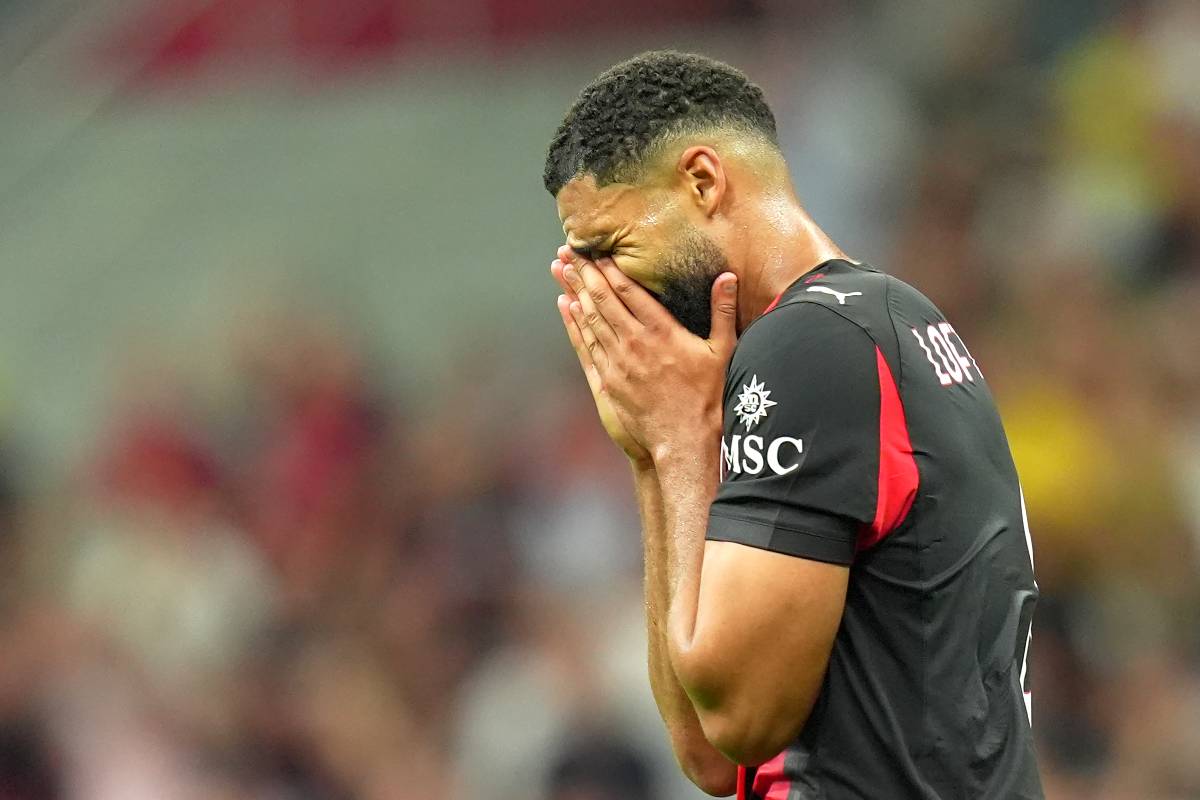 Ruben Loftus-Cheek si dispera in campo nella sfida di Serie A stagione 2025/2026 con la maglia del Milan.