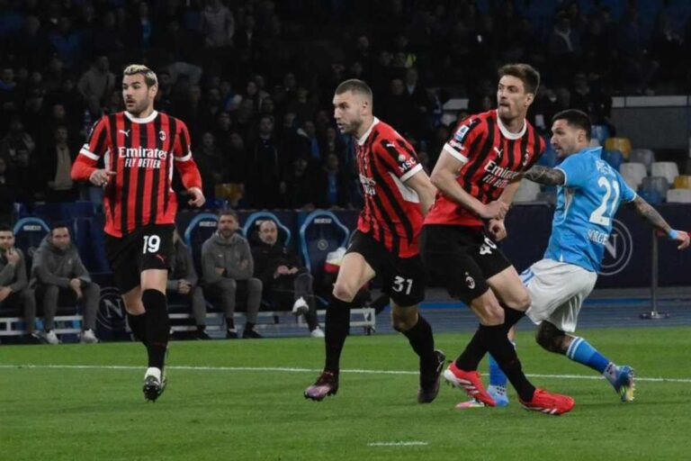 Politano, Theo, Pavlovic e Gabbia in campo