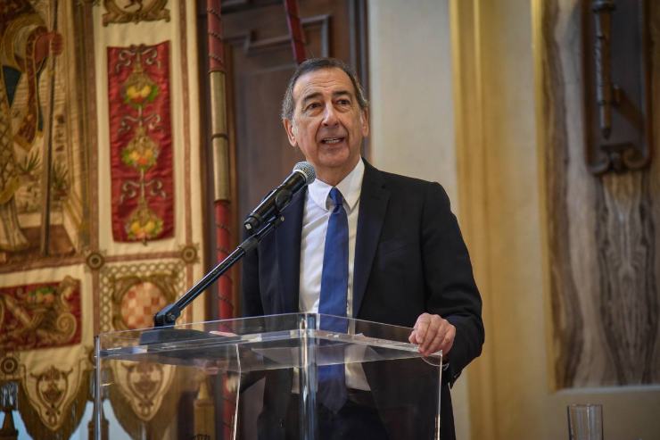 Beppe Sala in conferenza 