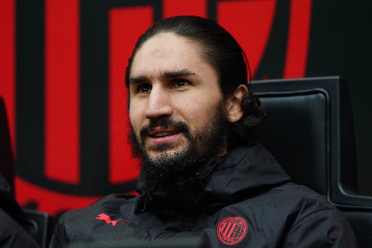 Il calciatore del Milan Yacine Adli in primo piano