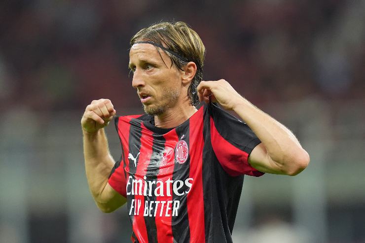 Luka Modric indossa la maglia del Milan