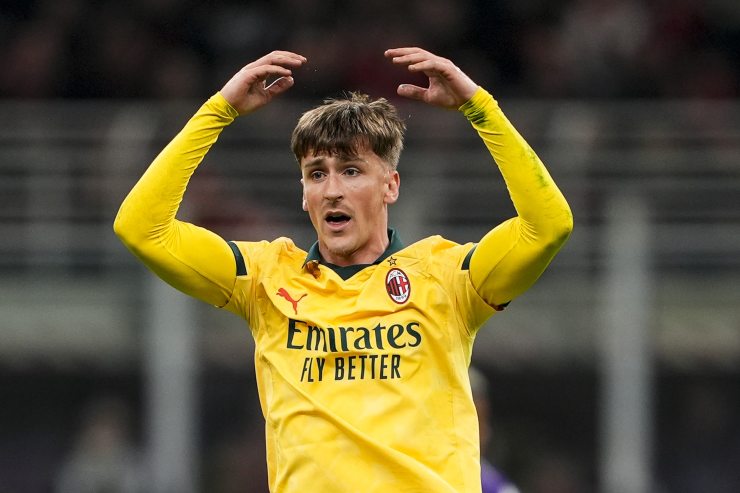 Alexis Saelemaekers, calciatore del Milan, nel corso del match contro la Fiorentina