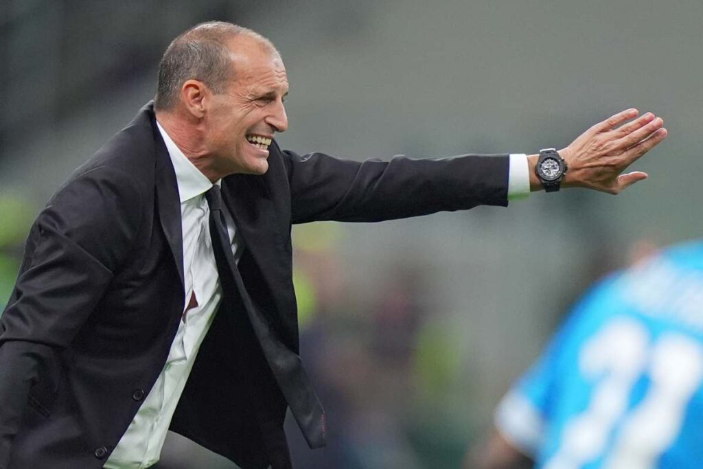 Massimiliano Allegri indica le posizioni ai suoi giocatori durante una partita del Milan nella stagione 2025/2026.