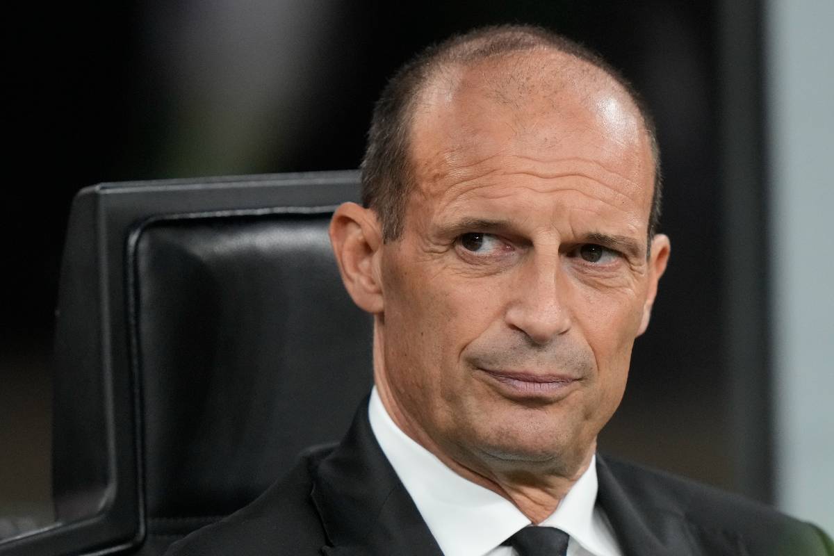 Allegri allenatore del Milan in primo piano