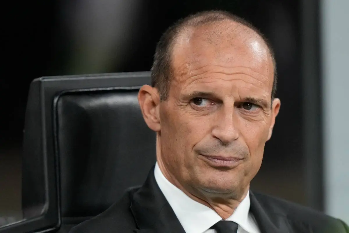 Allegri allenatore del Milan in primo piano