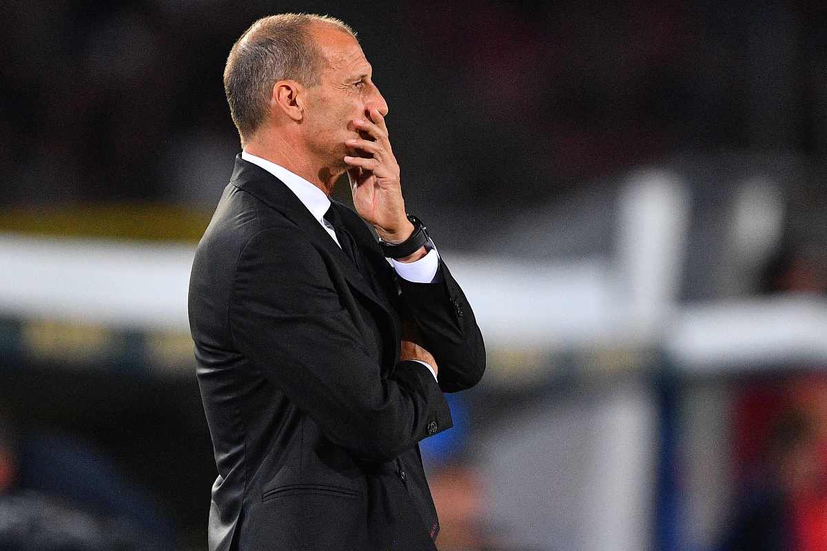 Allegri allenatore del Milan in primo piano