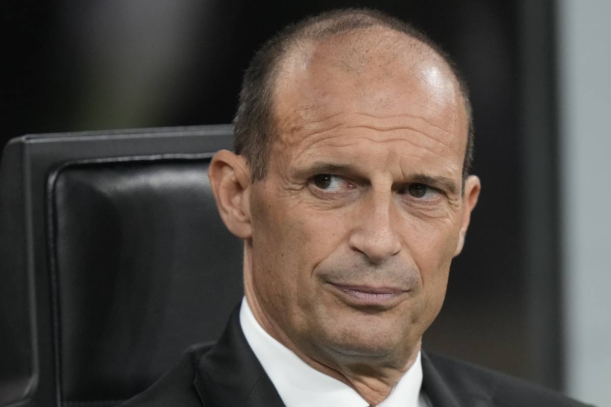 Allegri in panchina pensieroso durante la sfida contro il Bologna
