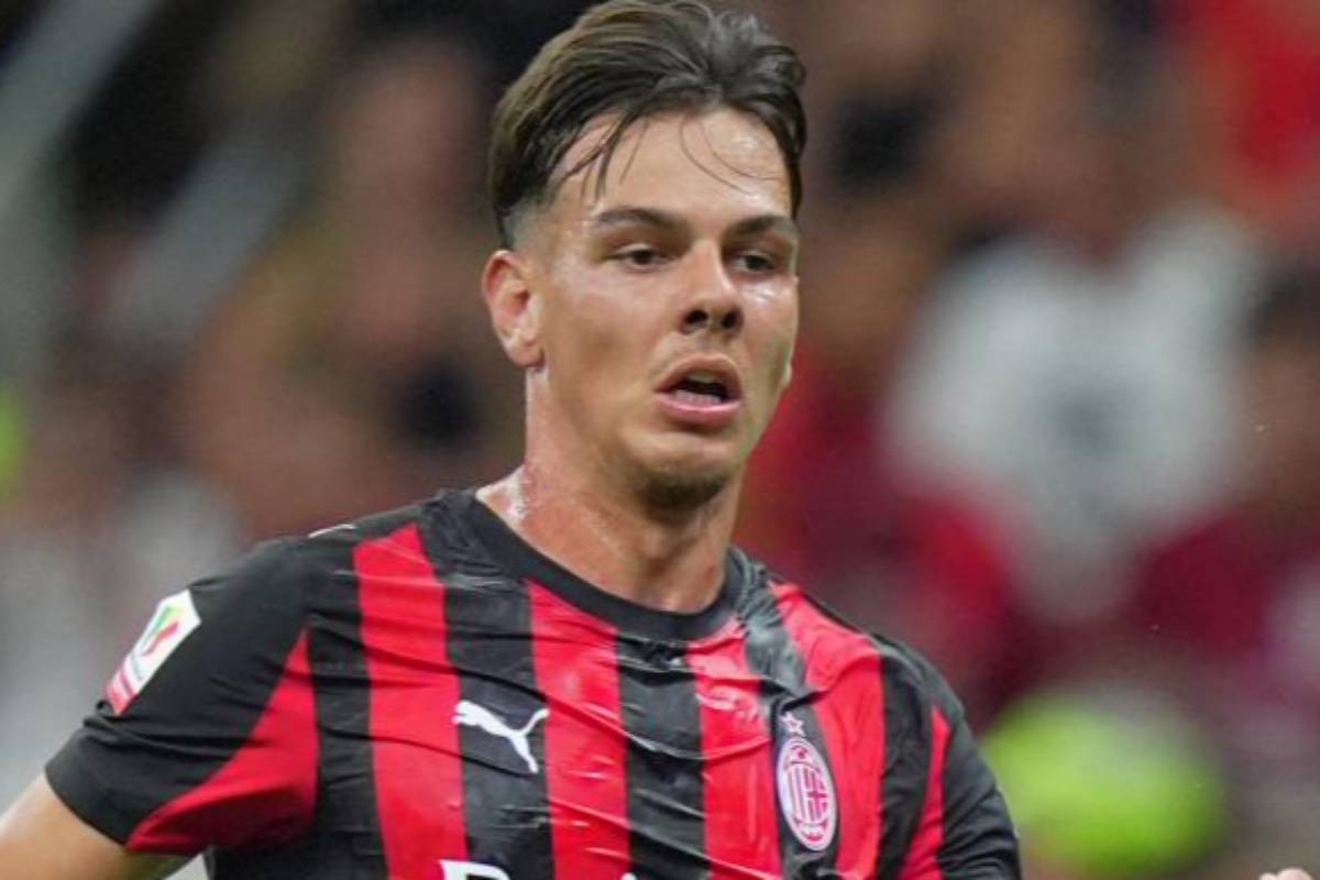 Ardon Jashari in maglia Milan per la partita di Coppa Italia 2025 contro il Bari