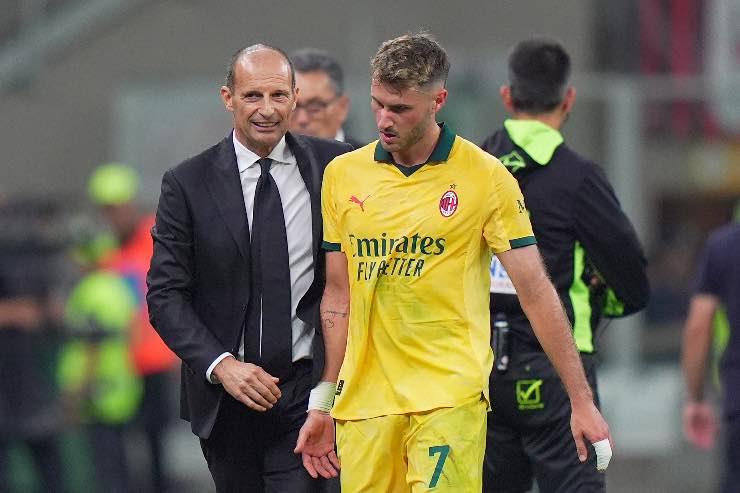 Massimiliano Allegri e Santiago Gimenez a bordo campo durante una partita del Milan nella stagione 2025/2026.