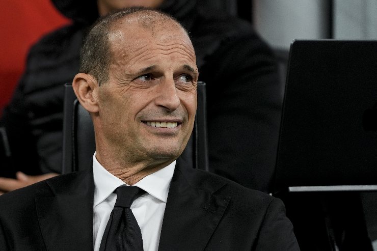 Massimiliano Allegri in panchina allo stadio San Siro durante una partita di campionato