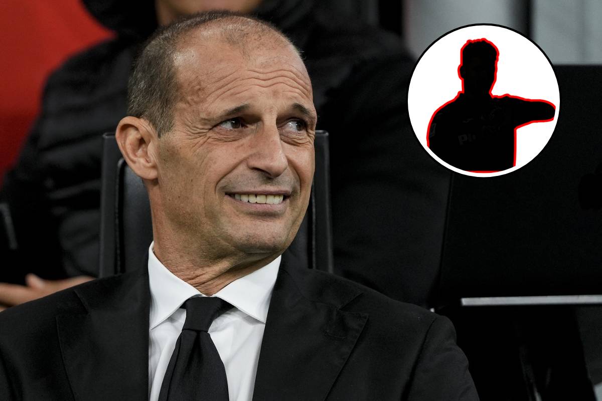 Massimiliano Allegri sorride in panchina durante una partita del Milan nel 2025, con il profilo di un possibile nuovo acquisto evidenziato in grafica.