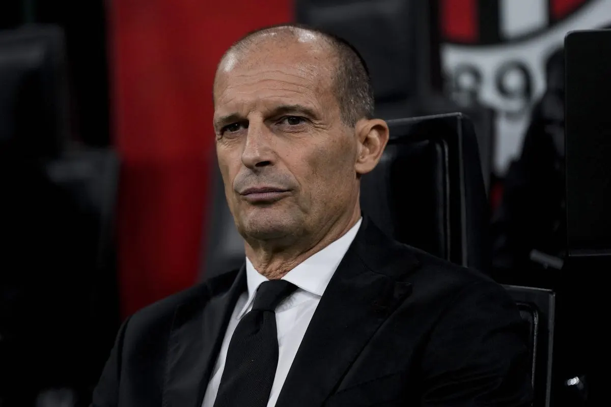 Massimiliano Allegri parla alla squadra dopo il pari.