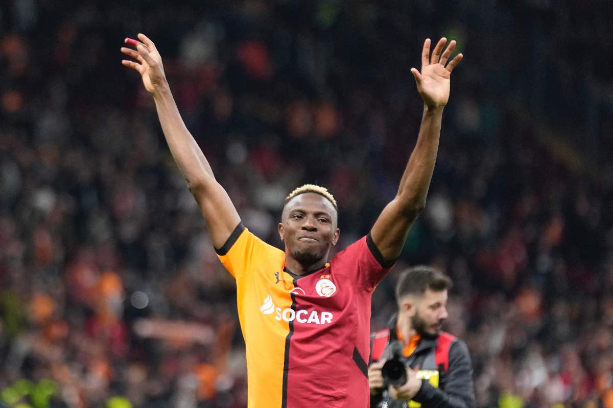 Victor Osimhen esulta con la maglia del Galatasaray dopo una vittoria in Champions League 2025/26.