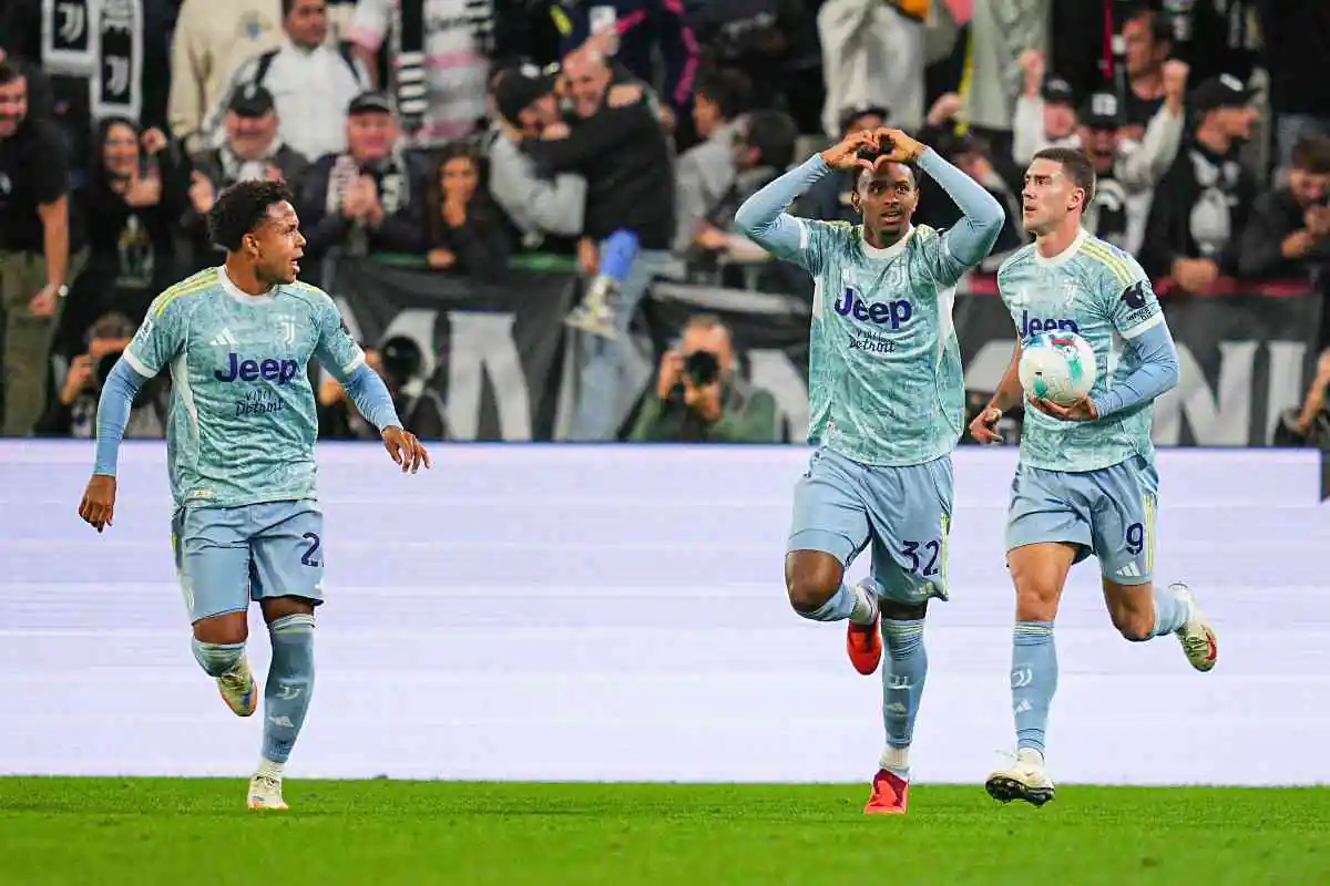 I calciatori della Juventus esultano dopo aver messo a segno una rete