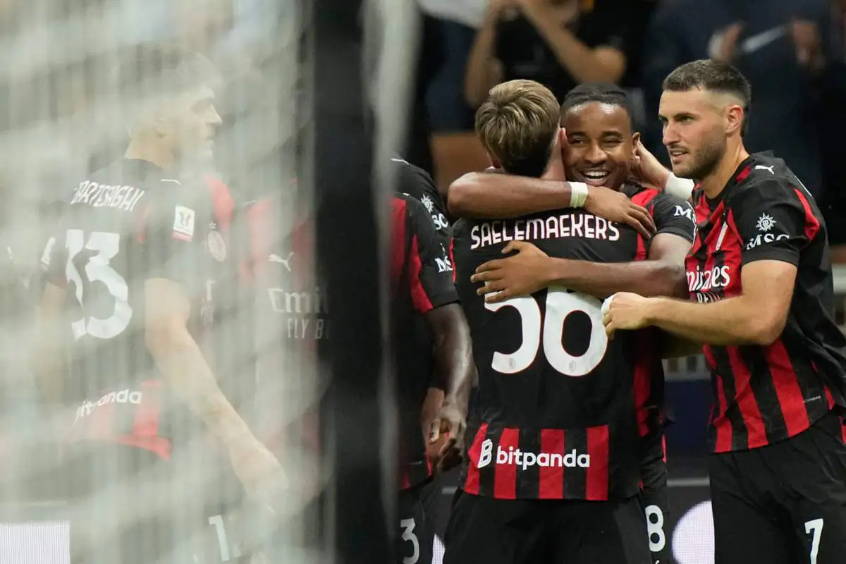 Calciatori del Milan che festeggiano dopo il gol realizzato
