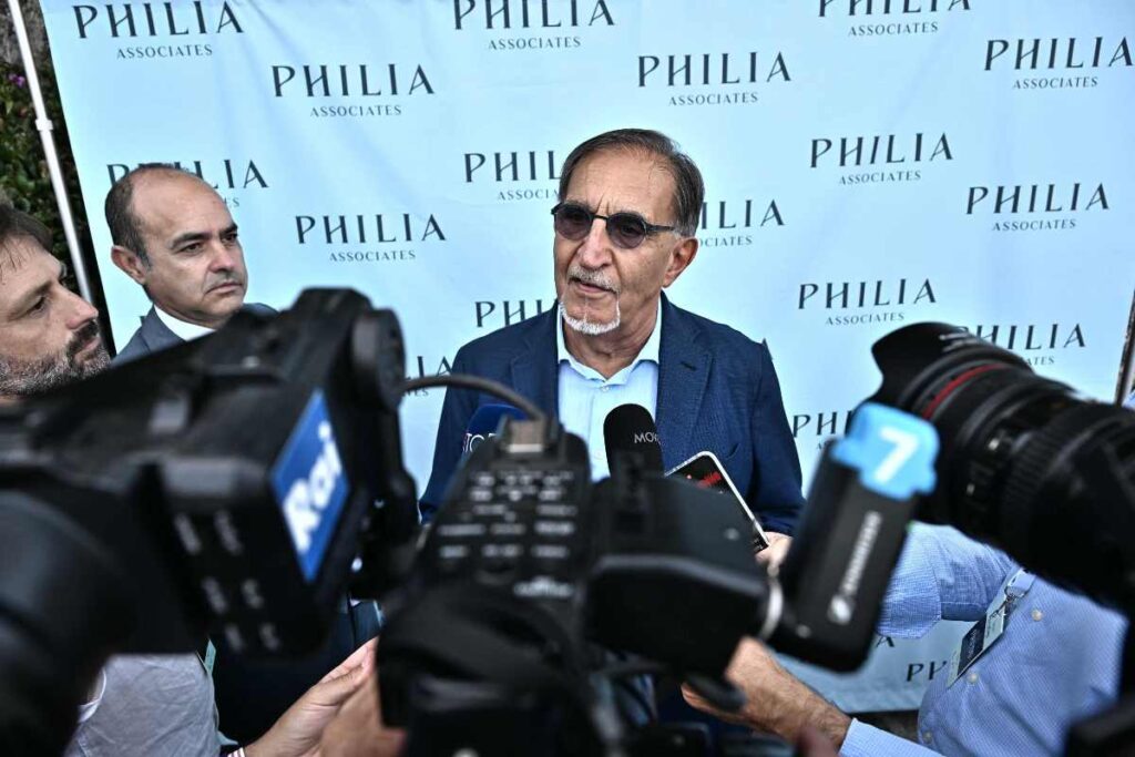 Il Presidente del Senato Ignazio La Russa parla ai giornalisti