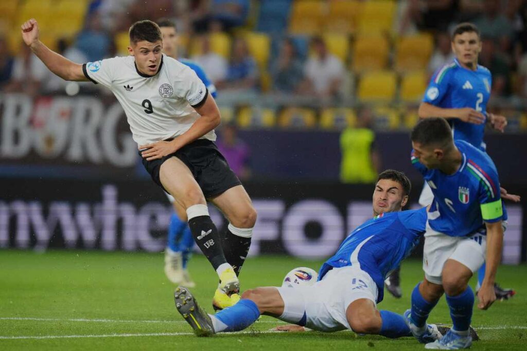 Il calciatore della Germania U21 Nicolò Tresoldi in campo durante un match contro l'Italia