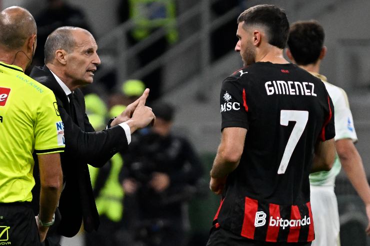 Allegri dalla panchina dà indicazioni a Santi Gimenez