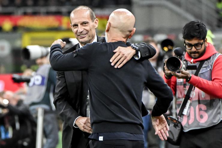 Allegri e Pioli si abbracciano a bordocampo