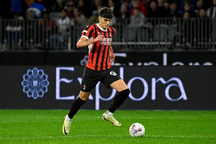 Davide Bartesaghi porta palla durante l'amichevole contro la Roma