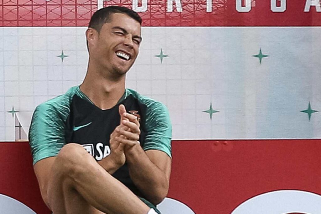 Cristiano Ronaldo ride in allenamento col Portogallo