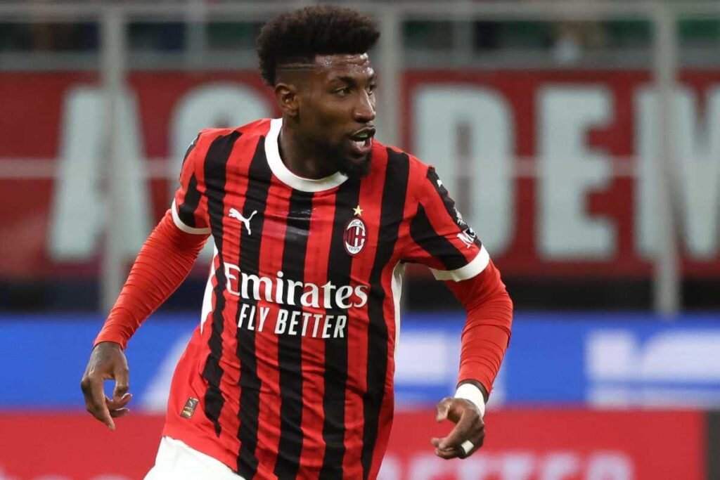 Emerson Royal nella stagione 2024/2025 in azione con la maglia del Milan