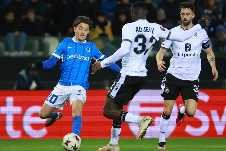 Konstantinos Karetsas, trequartista greco del Genk, nel corso del match di Europa League contro il Basilea