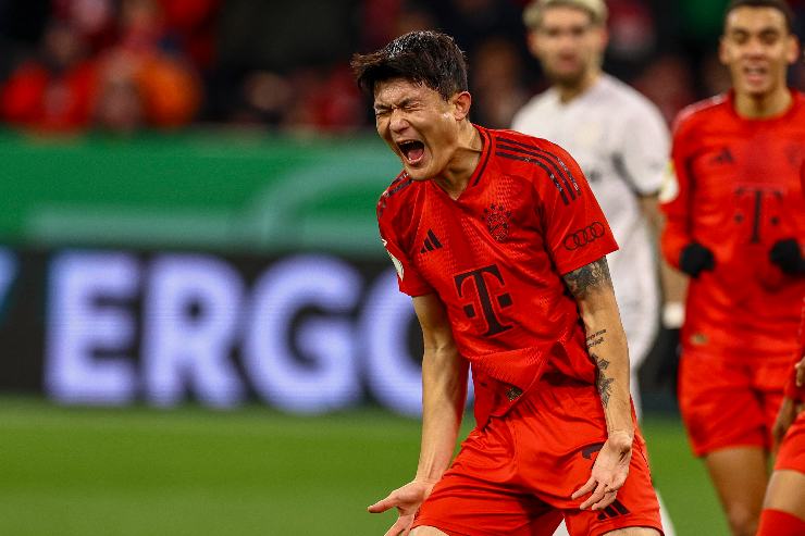 Minjae Kim durante la sfida tra Bayern Munich e Bayer Leverkusen