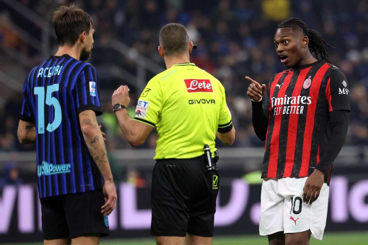 Leao contro Acerbi dopo un contrasto