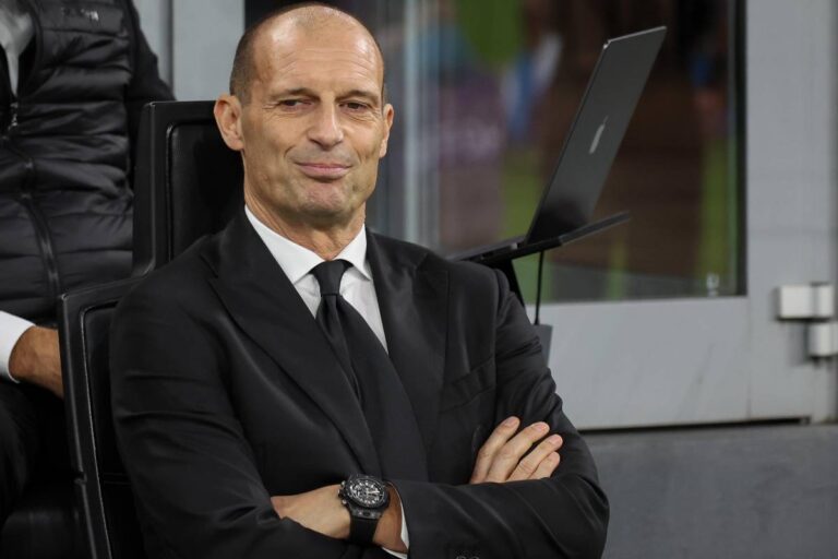Massimiliano Allegri in èanchina per la gara di Serie A 2025 contro la Roma