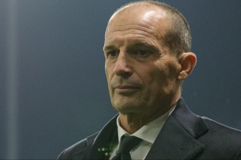 Massimiliano ALlegri in campo nella gara contro il Parma di serie A 2025