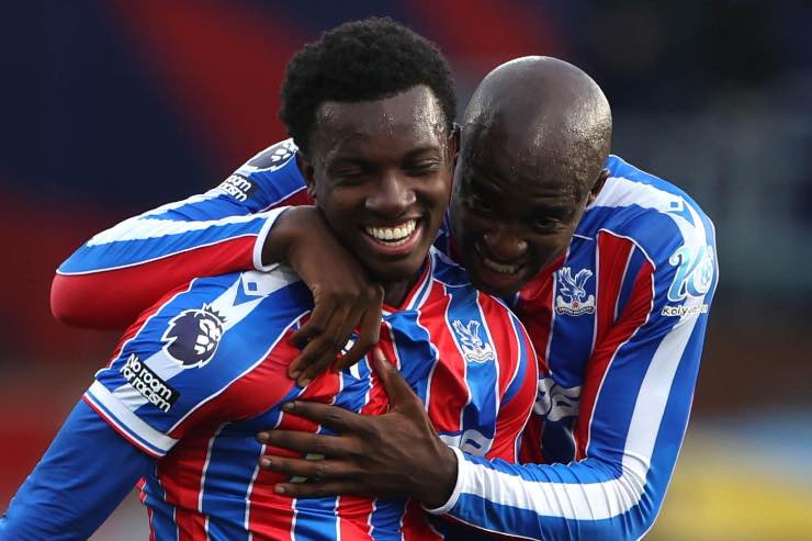 Milan, Mateta esulta dopo un gol 