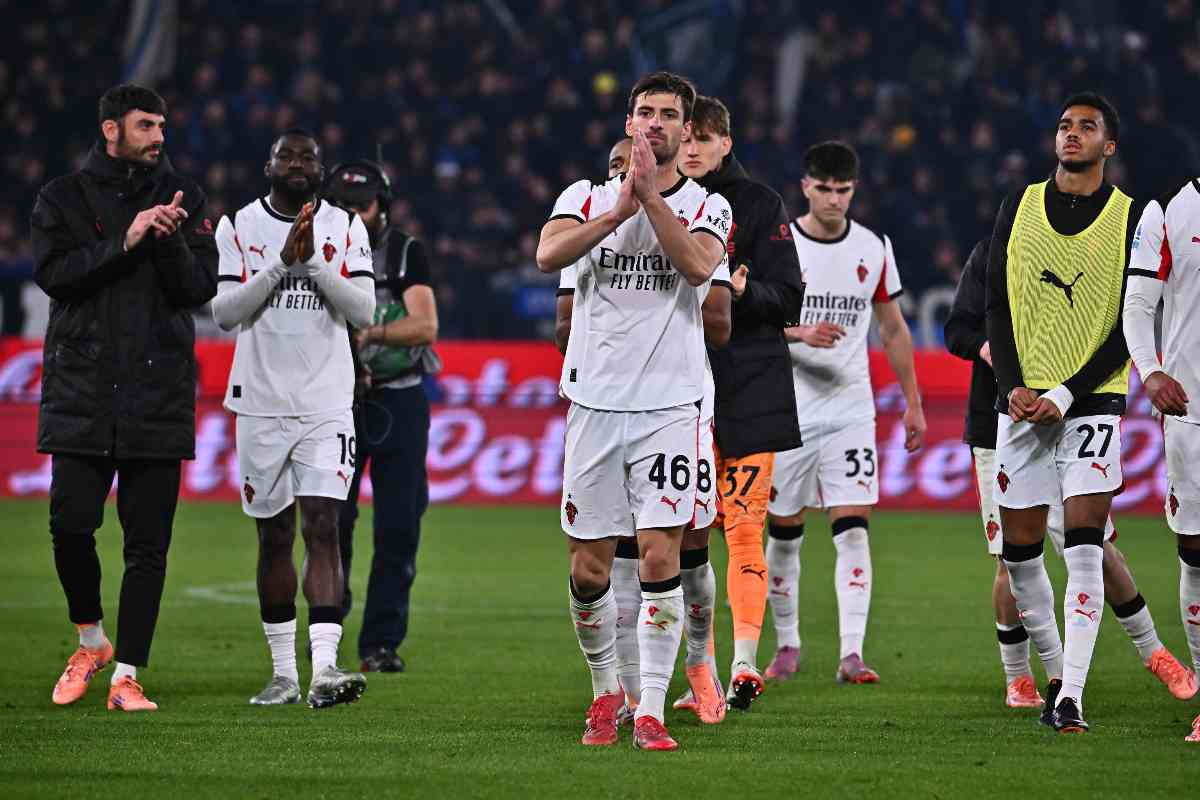 Alcuni giocatori desolati dopo il pareggio contro l'Atalanta