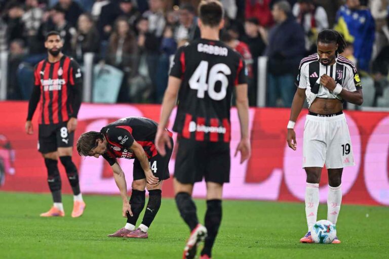 I giocatori del Milan durante la partita contro la Juventus