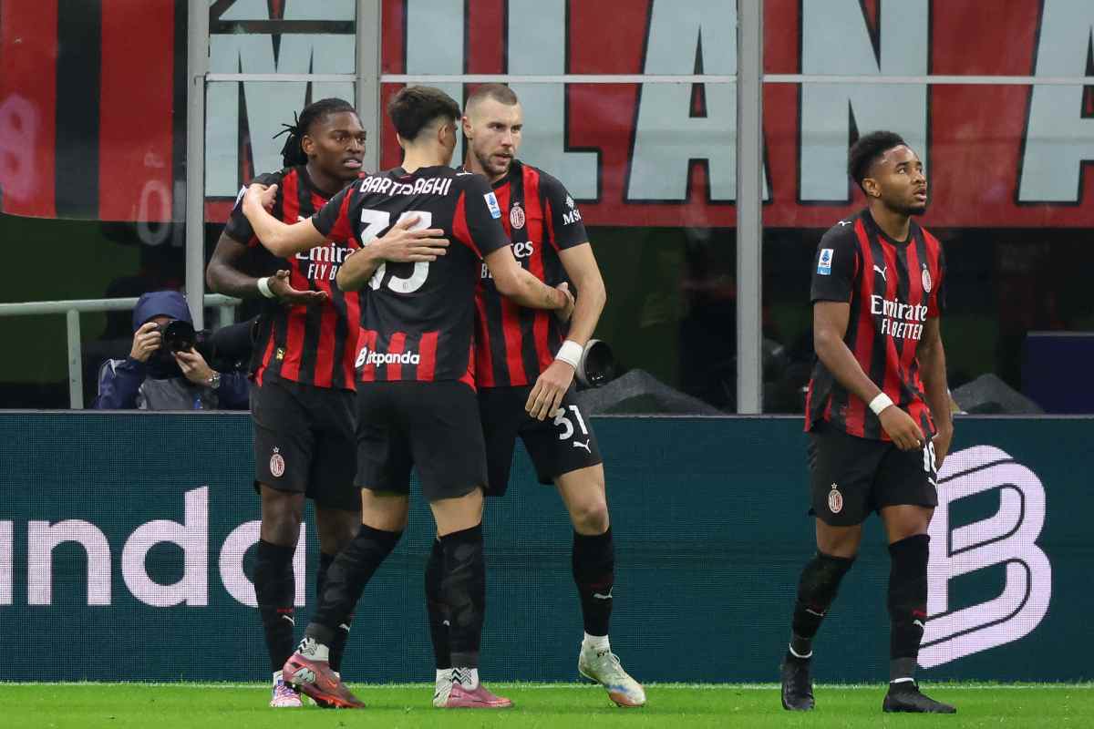 Pavlovic esulta con la squadra