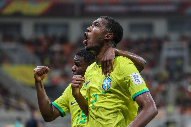 Il giovane Rayan esulta con la maglia del Brasile U17